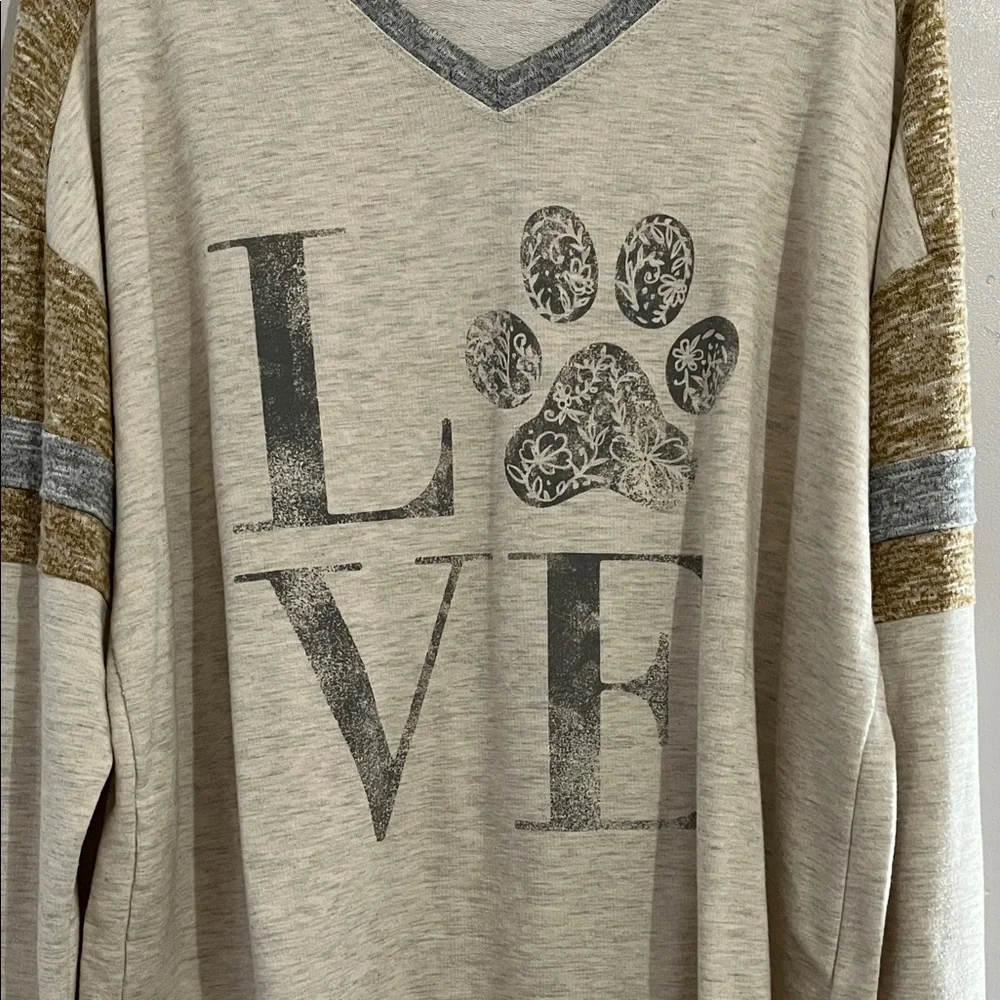 Maurices sweater size 1X Gray and Cream Long Sleeve Love v neck pullover paw - Picture 2 of 7